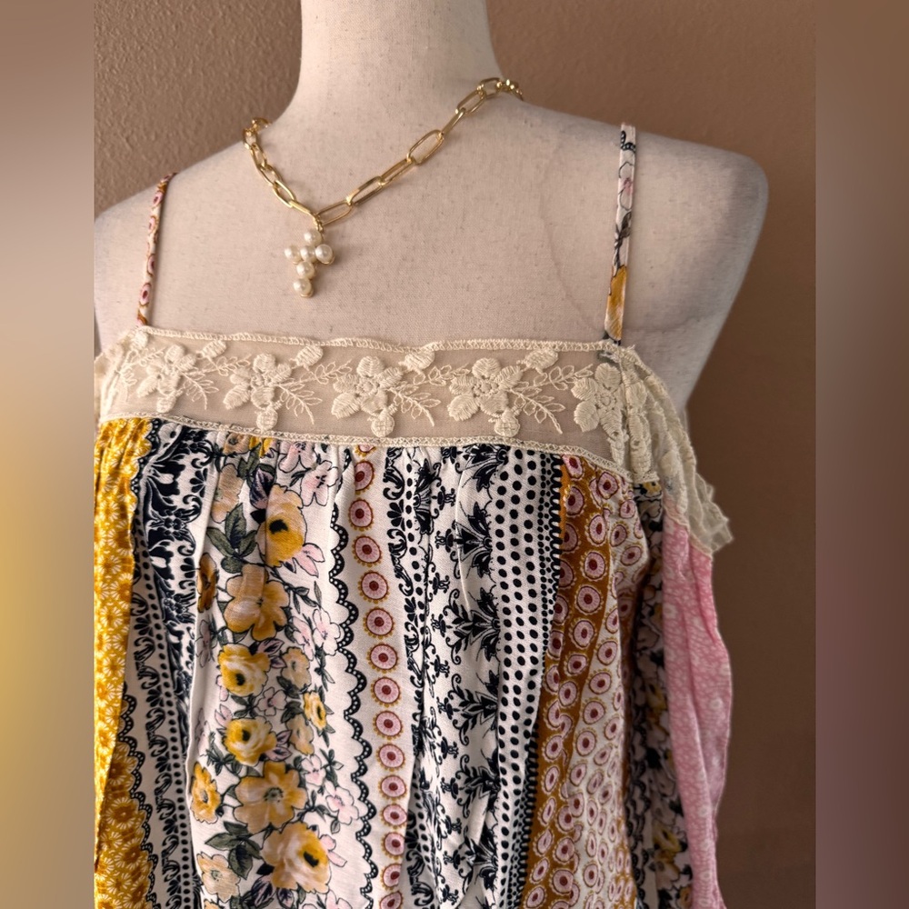 Bohemian Off-Shoulder Dress with Lace Trim - Picture 5 of 9